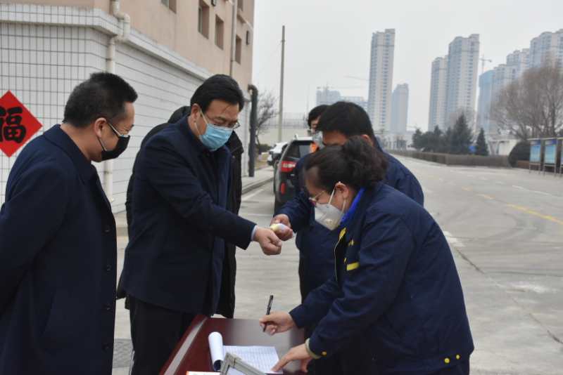 市城管局劉云飛局長(zhǎng)一行蒞臨忻州市水務(wù)有限責(zé)任公司污水處理分公司檢查疫情防控及復(fù)工復(fù)產(chǎn)工作情況。.jpg