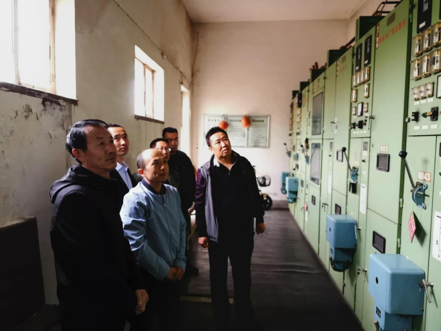 公司總經(jīng)理王建人在供水、污水生產(chǎn)一線開展風險隱患排查.jpg