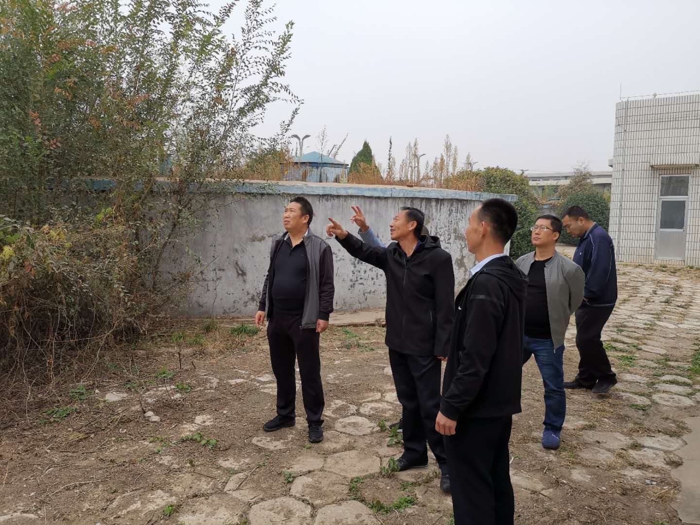 公司總經(jīng)理王建人在供水、污水生產(chǎn)一線開展風險隱患排查 (1).jpg
